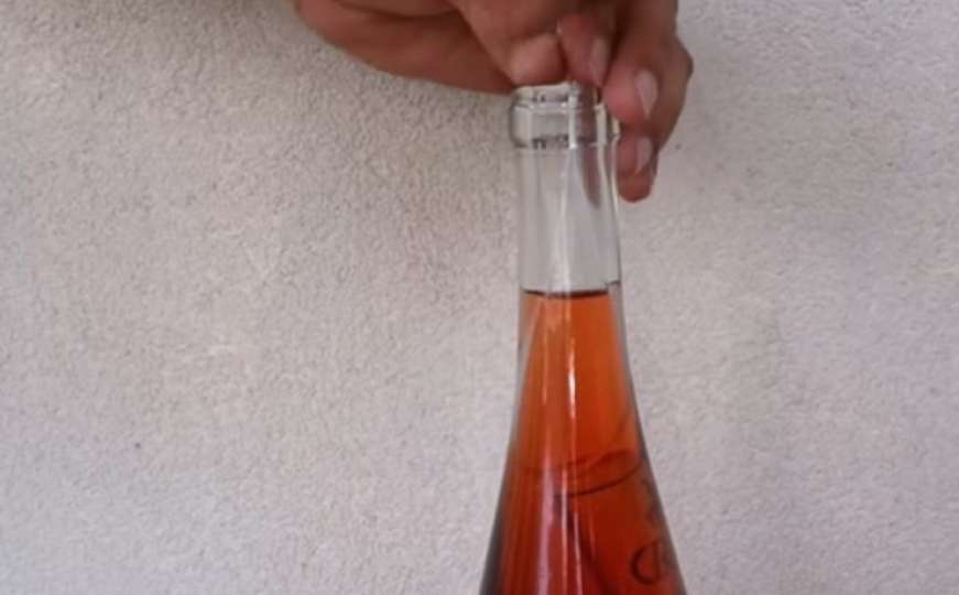 Jednostavan trik: Za deset sekundi izvadite plutani čep iz flaše